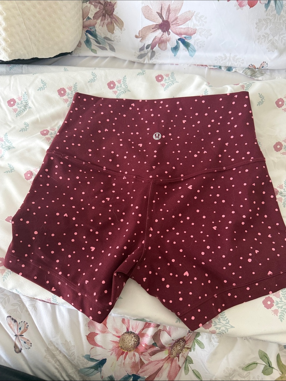 Lululemon scattered hearts shorts size 6 - Picture 2 of 7